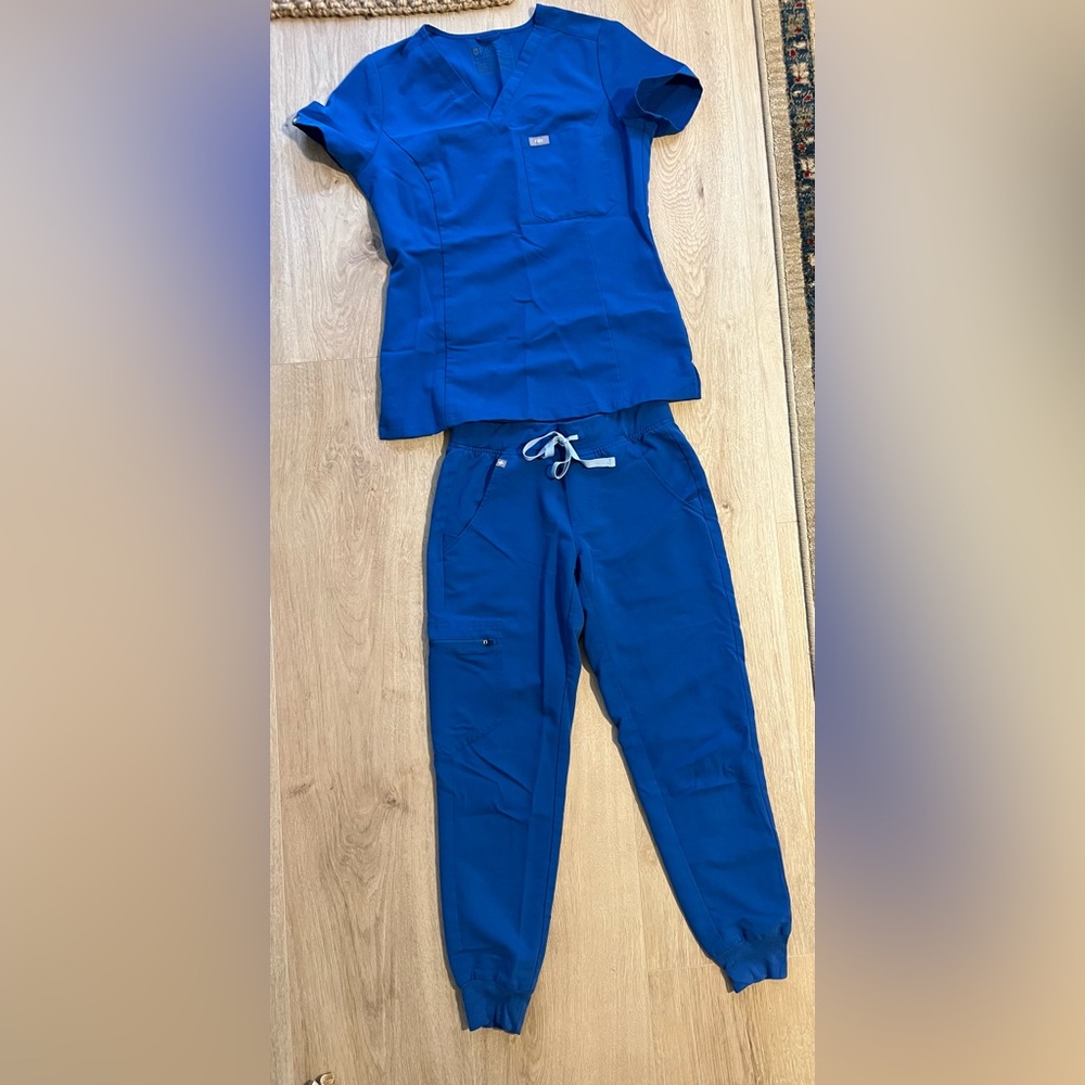 FIGS royal blue scrub set